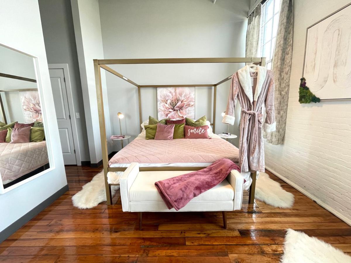 2Br 2Br Le Chateau 505 Lux Penthouse In A Historic Building Utica Exterior photo