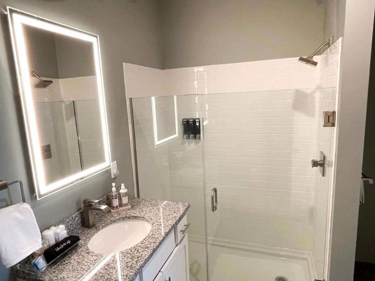 2Br 2Br Le Chateau 505 Lux Penthouse In A Historic Building Utica Exterior photo