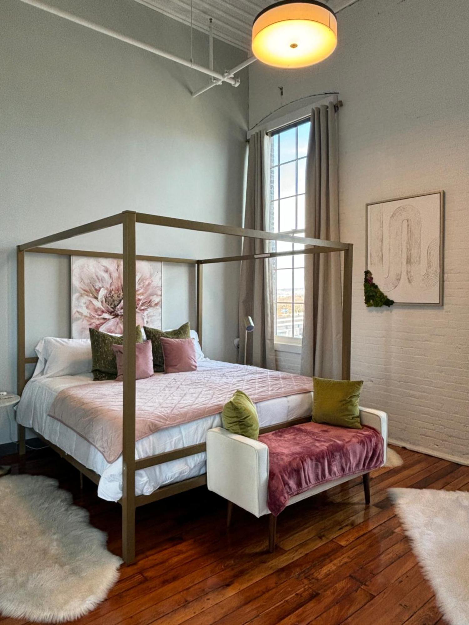 2Br 2Br Le Chateau 505 Lux Penthouse In A Historic Building Utica Exterior photo